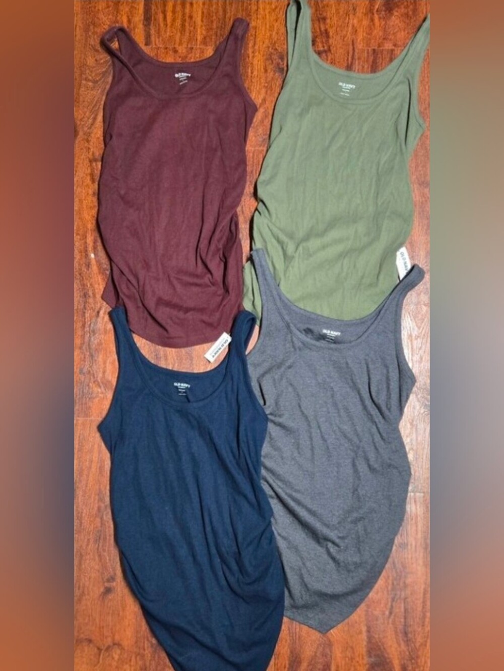 4 count Old Navy Maternity Scoop-Neck Ribbed Tank Topwomen's size large.